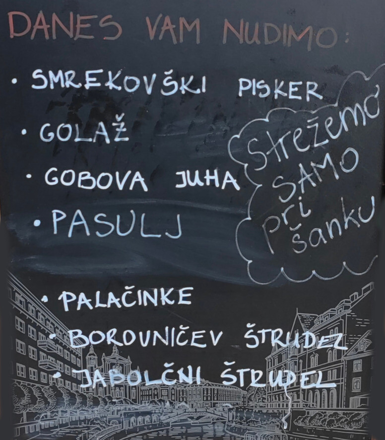 Tabla z aktualno ponudbo Doma na Smrekovcu