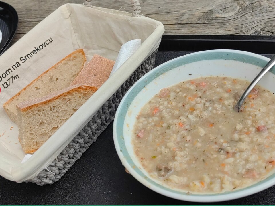 Smrekovški pisker s kruhom